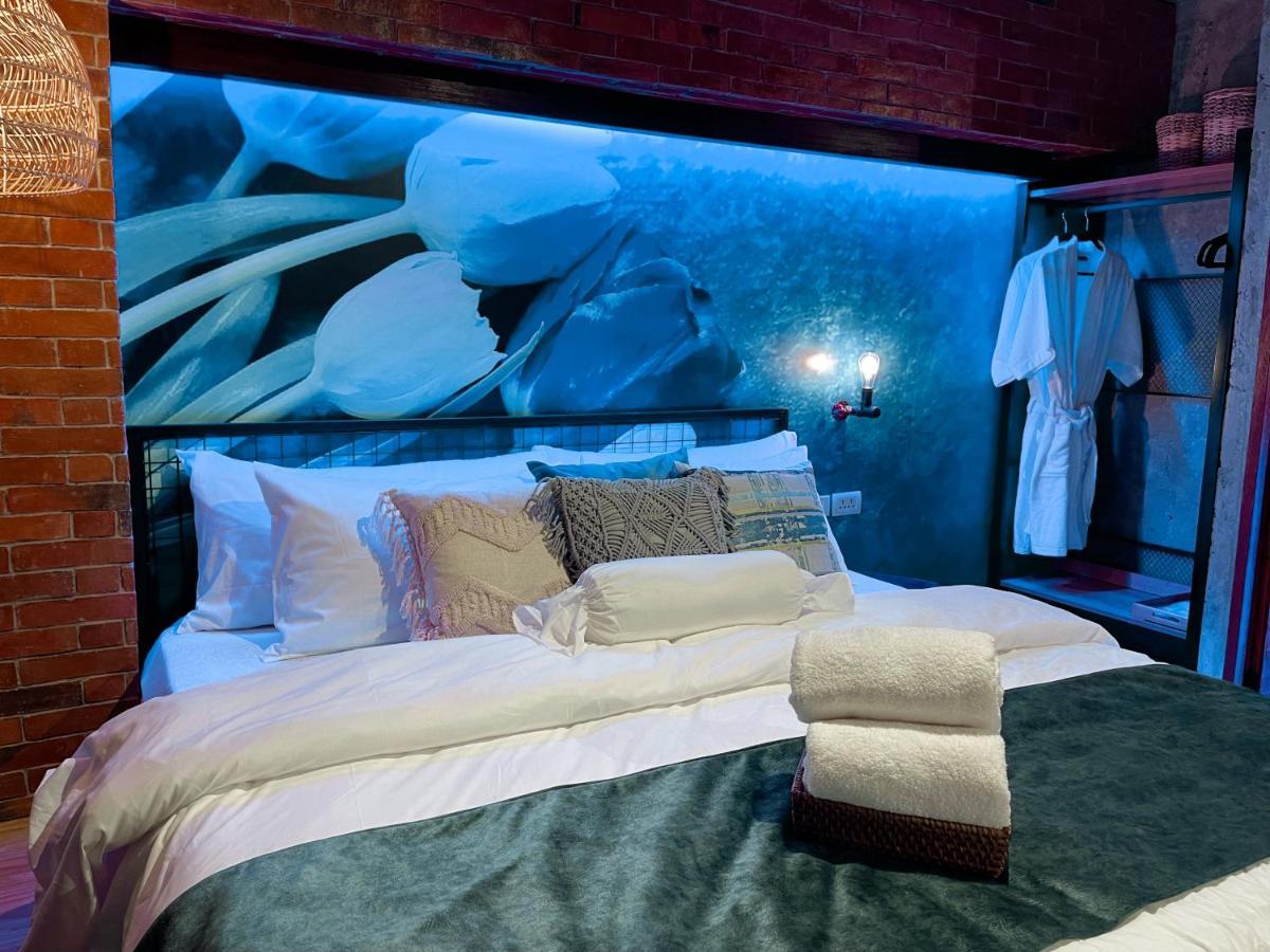Clockworkorange Luxury Suites With Netflix Mactan Exterior photo